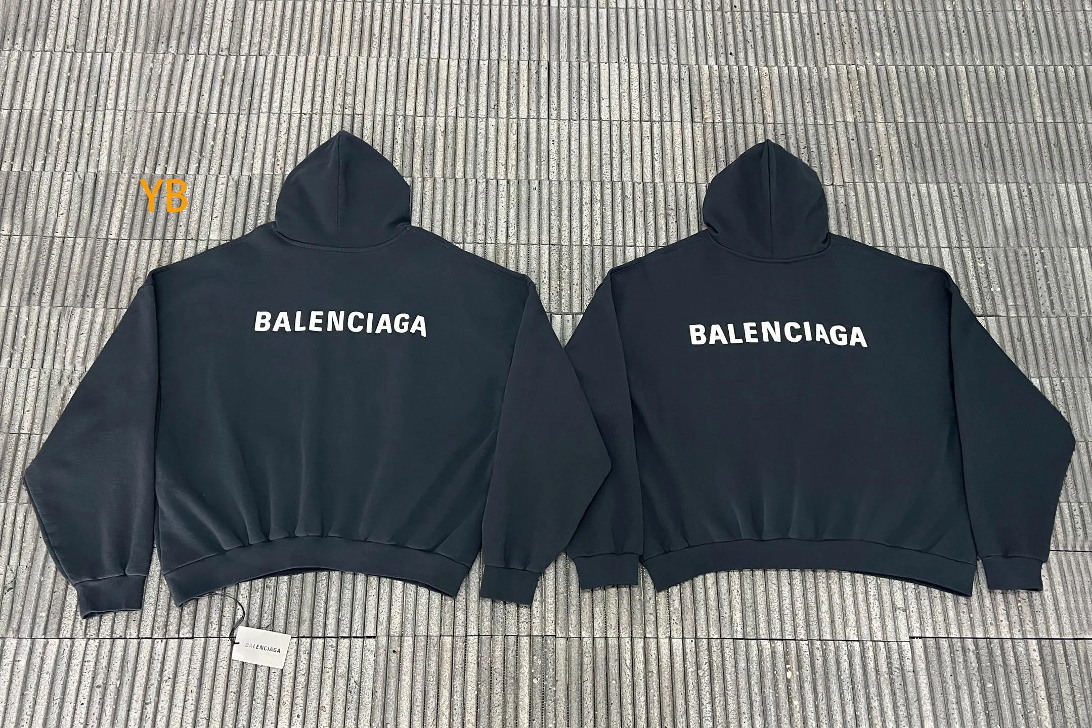 ┃ VS ┃